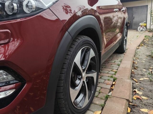 Червоний Хендай Туксон, об'ємом двигуна 2 л та пробігом 110 тис. км за 19800 $, фото 10 на Automoto.ua