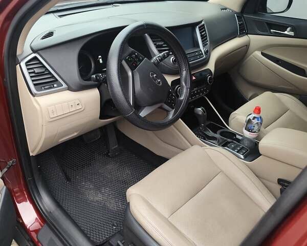 Красный Хендай Туксон, объемом двигателя 2.02 л и пробегом 110 тыс. км за 19800 $, фото 57 на Automoto.ua