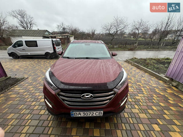 Красный Хендай Туксон, объемом двигателя 2 л и пробегом 110 тыс. км за 17000 $, фото 9 на Automoto.ua