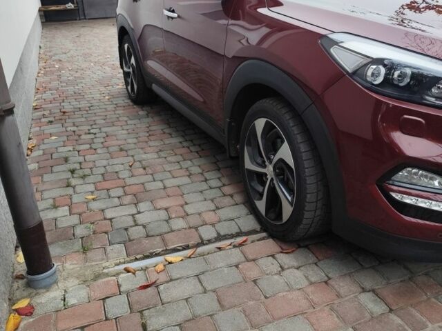 Червоний Хендай Туксон, об'ємом двигуна 2 л та пробігом 110 тис. км за 19800 $, фото 1 на Automoto.ua