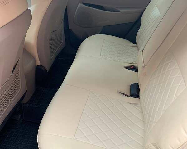 Красный Хендай Туксон, объемом двигателя 2 л и пробегом 123 тыс. км за 15300 $, фото 13 на Automoto.ua