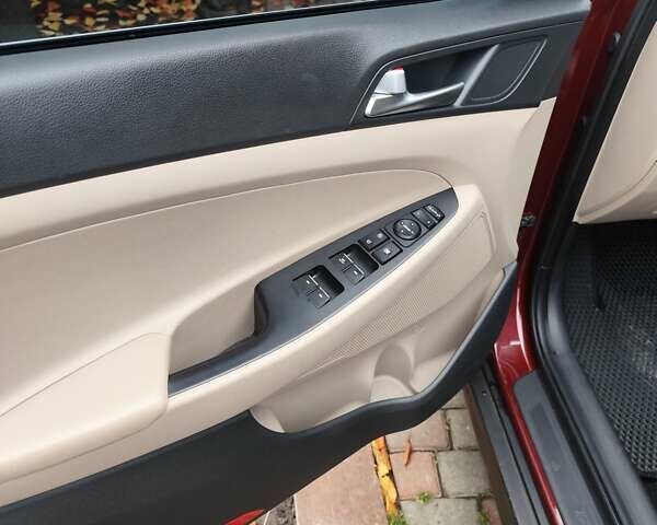 Красный Хендай Туксон, объемом двигателя 2.02 л и пробегом 110 тыс. км за 19800 $, фото 58 на Automoto.ua