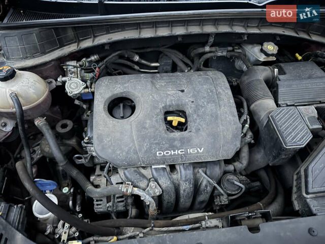 Красный Хендай Туксон, объемом двигателя 2 л и пробегом 110 тыс. км за 17000 $, фото 13 на Automoto.ua