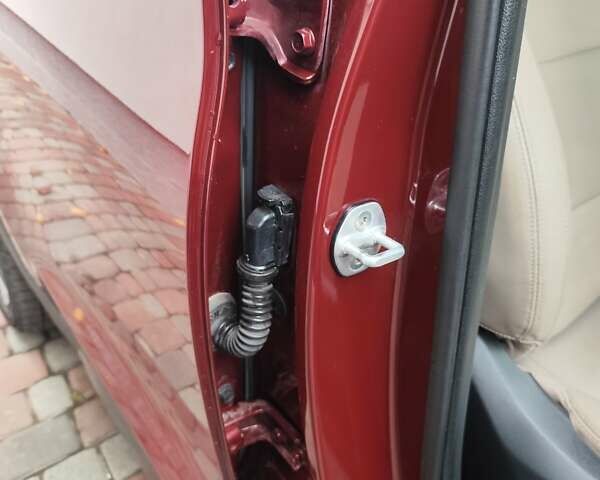 Красный Хендай Туксон, объемом двигателя 2.02 л и пробегом 110 тыс. км за 19800 $, фото 14 на Automoto.ua