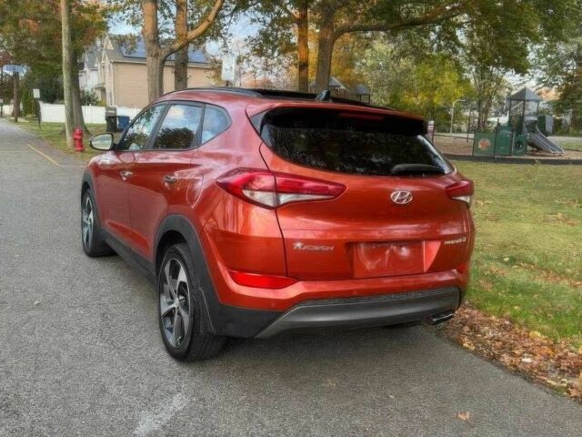 Червоний Хендай Туксон, об'ємом двигуна 1.6 л та пробігом 72 тис. км за 15500 $, фото 4 на Automoto.ua