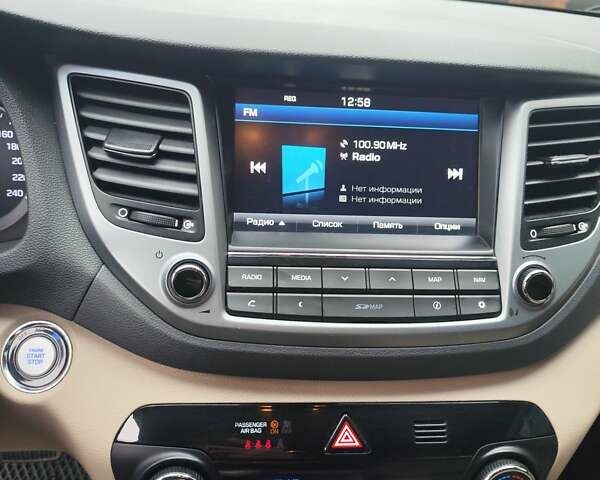 Красный Хендай Туксон, объемом двигателя 2.02 л и пробегом 110 тыс. км за 19800 $, фото 65 на Automoto.ua