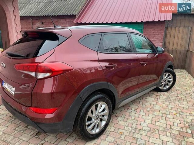 Красный Хендай Туксон, объемом двигателя 2 л и пробегом 123 тыс. км за 15300 $, фото 4 на Automoto.ua