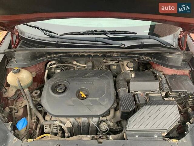 Красный Хендай Туксон, объемом двигателя 2 л и пробегом 123 тыс. км за 15300 $, фото 16 на Automoto.ua