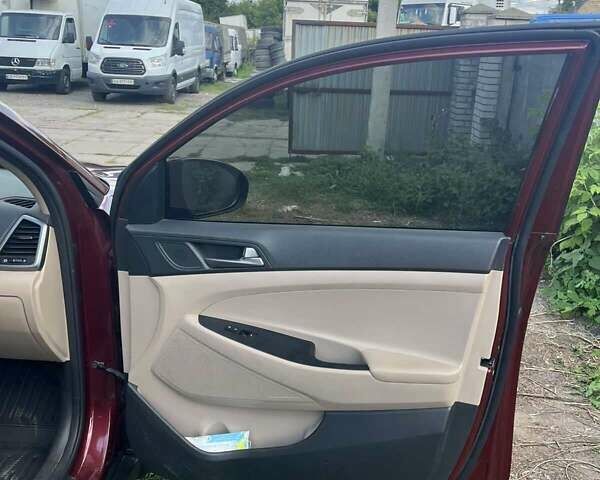 Червоний Хендай Туксон, об'ємом двигуна 2 л та пробігом 101 тис. км за 15700 $, фото 15 на Automoto.ua