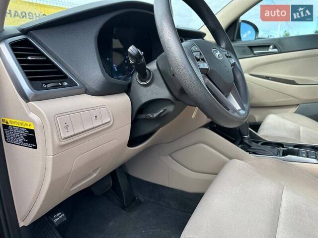 Хендай Туксон 2016 у Львові на Automoto.ua Червоний Хендай Туксон, об'ємом двигуна 1.59 л та пробігом 145 тис. км за 13499 $, фото 8 на Automoto.ua