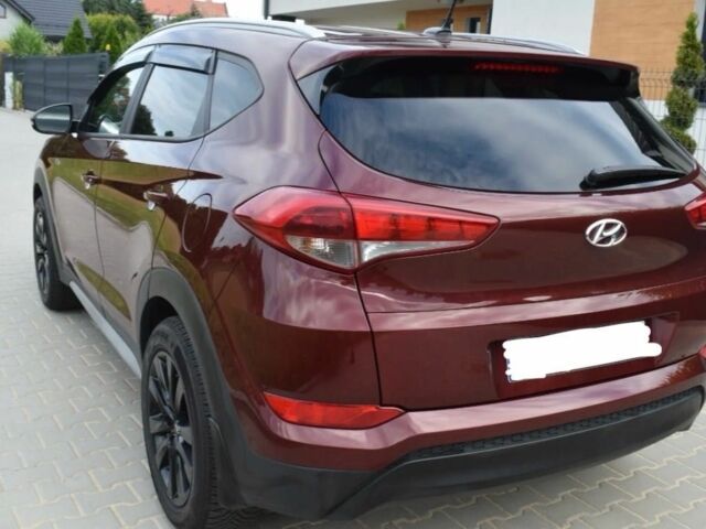 Червоний Хендай Туксон, об'ємом двигуна 2 л та пробігом 117 тис. км за 10300 $, фото 5 на Automoto.ua