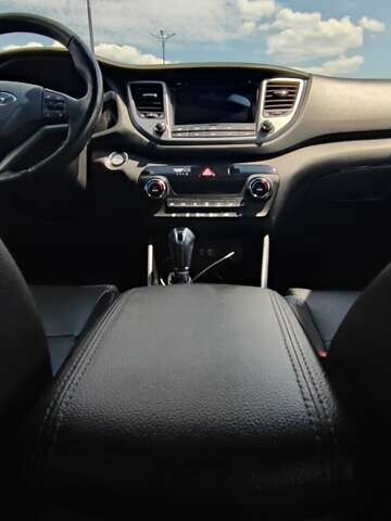 Червоний Хендай Туксон, об'ємом двигуна 2 л та пробігом 72 тис. км за 21500 $, фото 14 на Automoto.ua