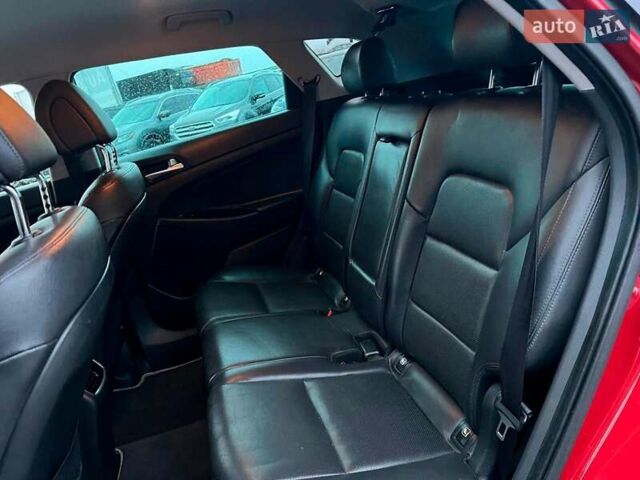 Червоний Хендай Туксон, об'ємом двигуна 2 л та пробігом 136 тис. км за 18690 $, фото 36 на Automoto.ua
