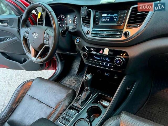 Червоний Хендай Туксон, об'ємом двигуна 2 л та пробігом 136 тис. км за 18690 $, фото 42 на Automoto.ua
