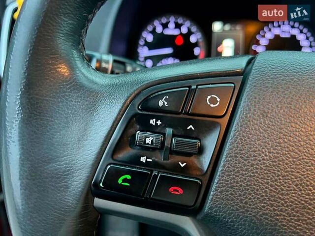 Червоний Хендай Туксон, об'ємом двигуна 2 л та пробігом 136 тис. км за 18690 $, фото 25 на Automoto.ua