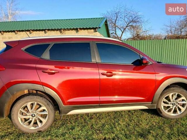 Красный Хендай Туксон, объемом двигателя 2 л и пробегом 133 тыс. км за 17900 $, фото 1 на Automoto.ua