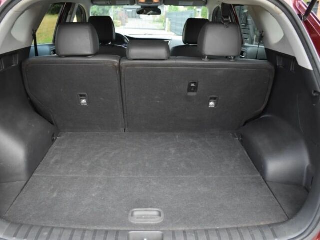 Червоний Хендай Туксон, об'ємом двигуна 2 л та пробігом 117 тис. км за 10300 $, фото 8 на Automoto.ua