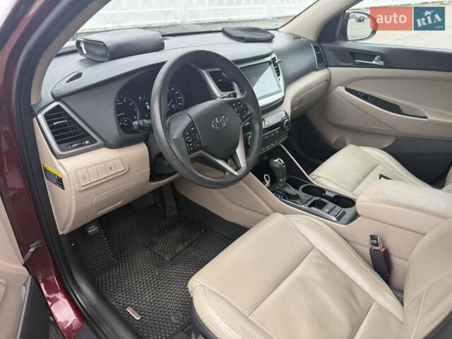 Червоний Хендай Туксон, об'ємом двигуна 2 л та пробігом 93 тис. км за 16500 $, фото 6 на Automoto.ua