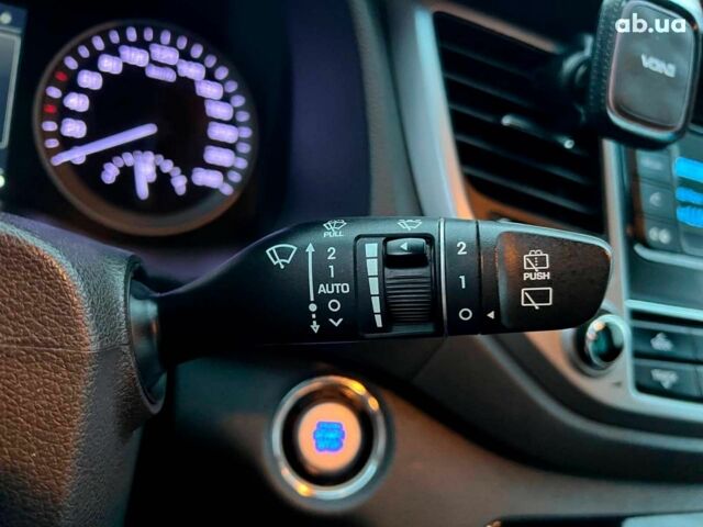 Червоний Хендай Туксон, об'ємом двигуна 2 л та пробігом 136 тис. км за 18690 $, фото 25 на Automoto.ua