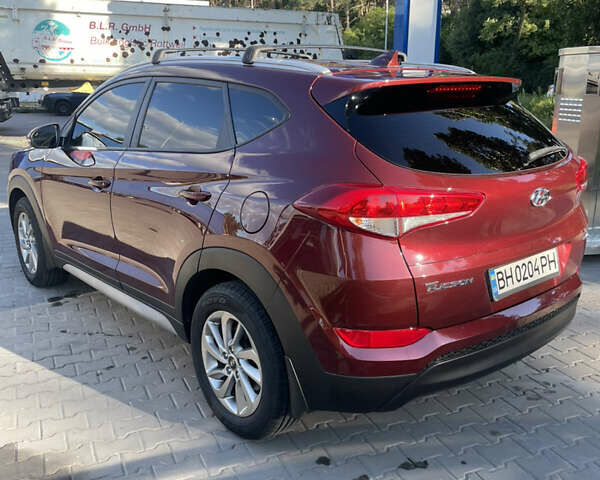 Красный Хендай Туксон, объемом двигателя 2 л и пробегом 102 тыс. км за 16900 $, фото 2 на Automoto.ua