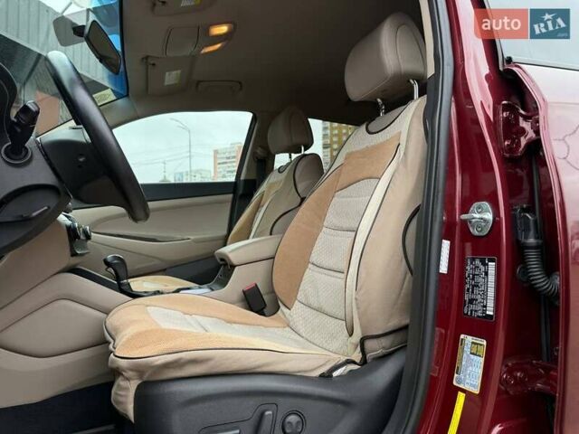 Червоний Хендай Туксон, об'ємом двигуна 1.59 л та пробігом 117 тис. км за 15890 $, фото 9 на Automoto.ua
