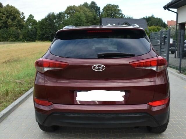 Червоний Хендай Туксон, об'ємом двигуна 2 л та пробігом 117 тис. км за 10300 $, фото 4 на Automoto.ua