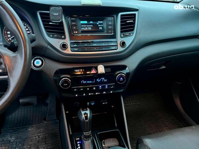 Червоний Хендай Туксон, об'ємом двигуна 2 л та пробігом 136 тис. км за 18690 $, фото 27 на Automoto.ua