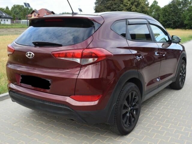 Красный Хендай Туксон, объемом двигателя 2 л и пробегом 34 тыс. км за 10000 $, фото 3 на Automoto.ua