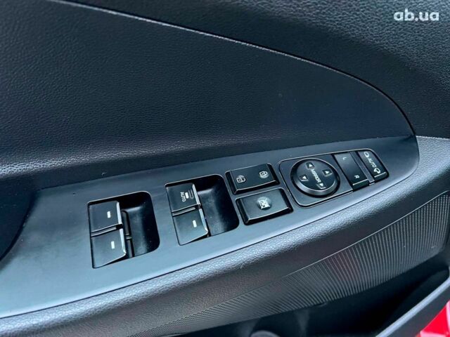 Червоний Хендай Туксон, об'ємом двигуна 2 л та пробігом 136 тис. км за 18690 $, фото 15 на Automoto.ua