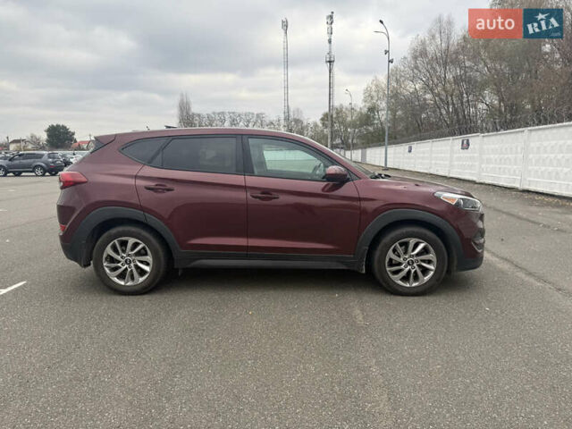 Червоний Хендай Туксон, об'ємом двигуна 2 л та пробігом 93 тис. км за 16500 $, фото 2 на Automoto.ua