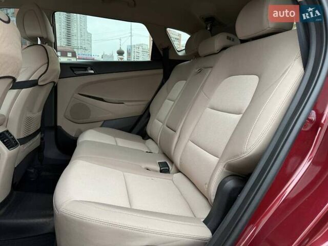 Червоний Хендай Туксон, об'ємом двигуна 1.59 л та пробігом 117 тис. км за 15890 $, фото 10 на Automoto.ua