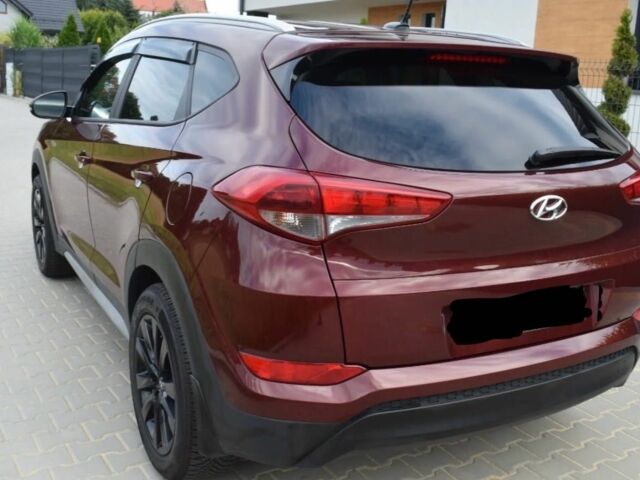 Красный Хендай Туксон, объемом двигателя 2 л и пробегом 34 тыс. км за 10000 $, фото 5 на Automoto.ua