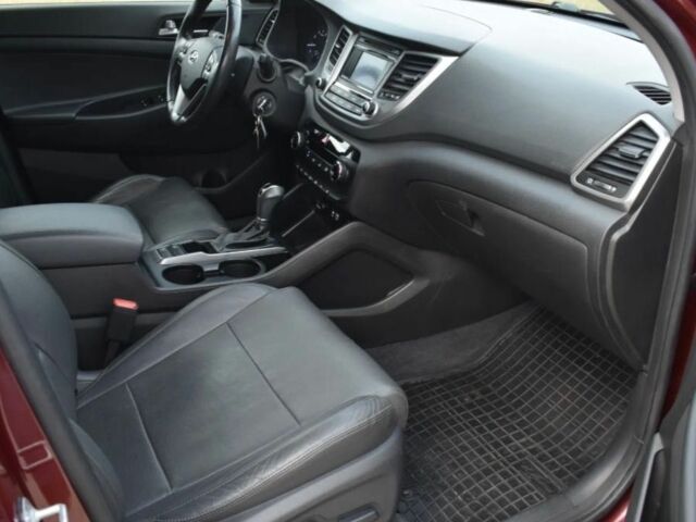 Червоний Хендай Туксон, об'ємом двигуна 2 л та пробігом 117 тис. км за 10300 $, фото 6 на Automoto.ua