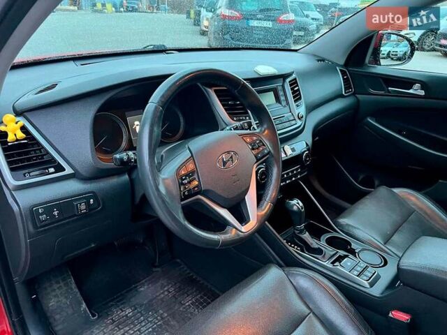 Червоний Хендай Туксон, об'ємом двигуна 2 л та пробігом 136 тис. км за 18690 $, фото 17 на Automoto.ua