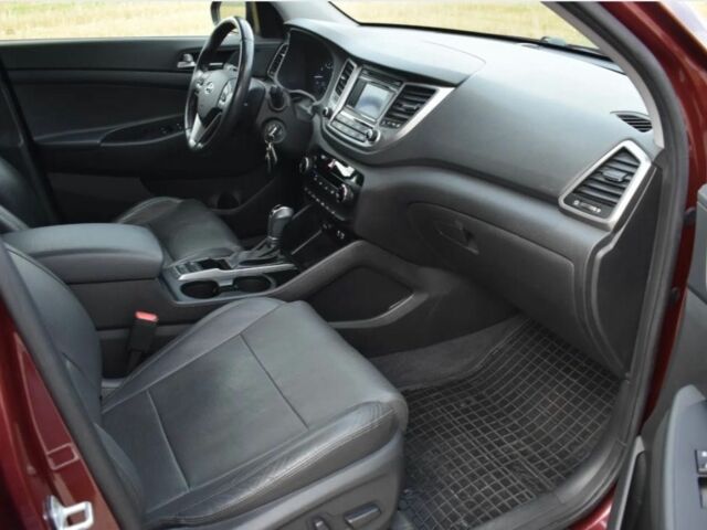 Красный Хендай Туксон, объемом двигателя 2 л и пробегом 34 тыс. км за 10000 $, фото 6 на Automoto.ua