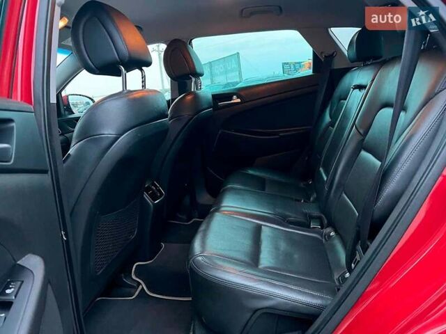 Червоний Хендай Туксон, об'ємом двигуна 2 л та пробігом 136 тис. км за 18690 $, фото 35 на Automoto.ua