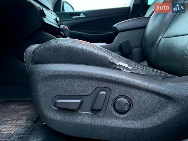 Червоний Хендай Туксон, об'ємом двигуна 2 л та пробігом 136 тис. км за 18690 $, фото 20 на Automoto.ua