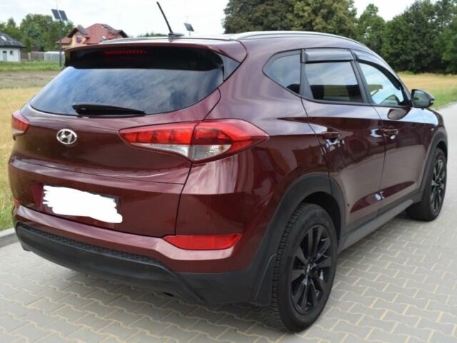 Червоний Хендай Туксон, об'ємом двигуна 2 л та пробігом 117 тис. км за 10300 $, фото 3 на Automoto.ua