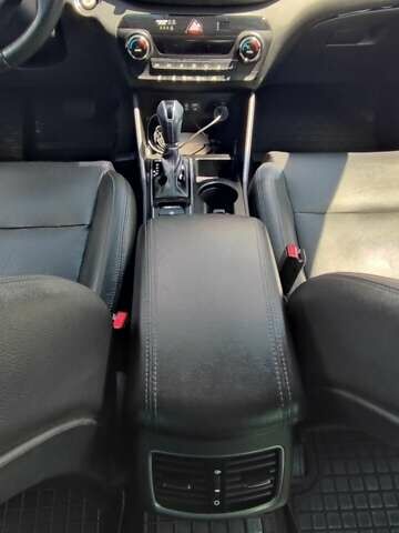 Червоний Хендай Туксон, об'ємом двигуна 2 л та пробігом 72 тис. км за 21500 $, фото 12 на Automoto.ua