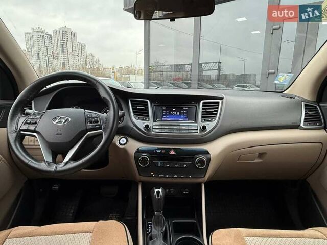 Червоний Хендай Туксон, об'ємом двигуна 1.59 л та пробігом 117 тис. км за 15890 $, фото 14 на Automoto.ua