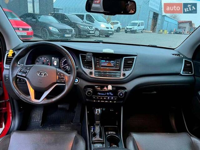 Червоний Хендай Туксон, об'ємом двигуна 2 л та пробігом 136 тис. км за 18690 $, фото 38 на Automoto.ua