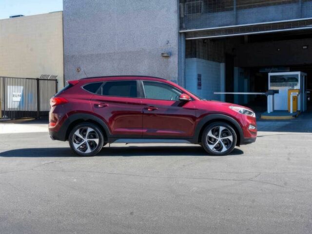 Червоний Хендай Туксон, об'ємом двигуна 1.6 л та пробігом 54 тис. км за 10300 $, фото 3 на Automoto.ua