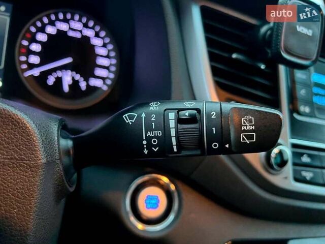 Червоний Хендай Туксон, об'ємом двигуна 2 л та пробігом 136 тис. км за 18690 $, фото 26 на Automoto.ua