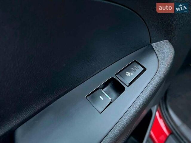 Червоний Хендай Туксон, об'ємом двигуна 2 л та пробігом 136 тис. км за 18690 $, фото 34 на Automoto.ua