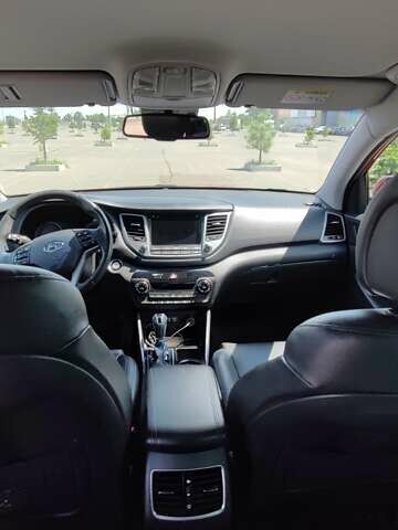 Червоний Хендай Туксон, об'ємом двигуна 2 л та пробігом 72 тис. км за 21500 $, фото 10 на Automoto.ua