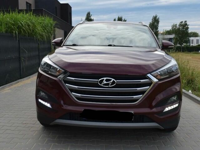 Красный Хендай Туксон, объемом двигателя 2 л и пробегом 34 тыс. км за 10000 $, фото 1 на Automoto.ua