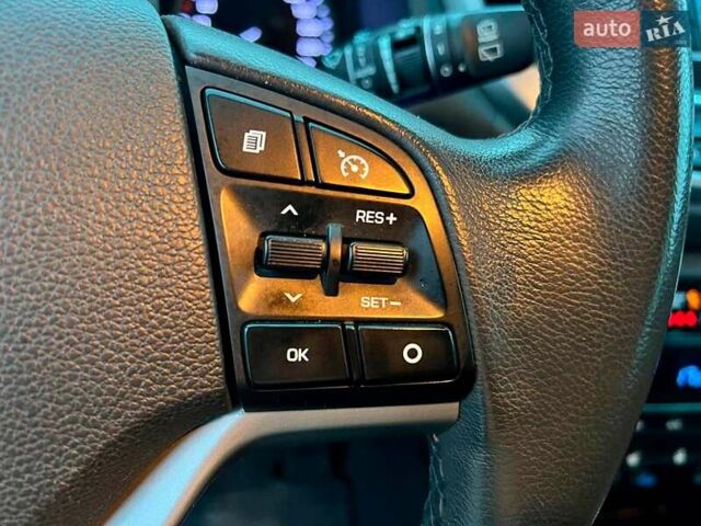 Червоний Хендай Туксон, об'ємом двигуна 2 л та пробігом 136 тис. км за 18690 $, фото 24 на Automoto.ua