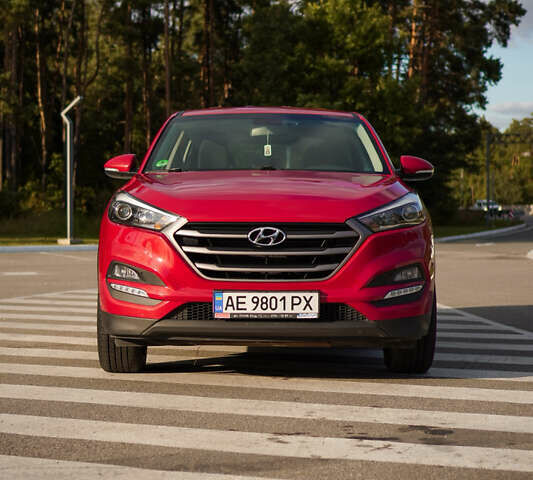 Хендай Туксон 2018 в Киеве на Automoto.ua Красный Хендай Туксон, объемом двигателя 2 л и пробегом 130 тыс. км за 16999 $, фото 2 на Automoto.ua
