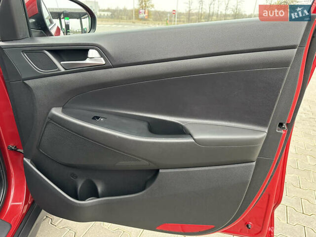 Красный Хендай Туксон, объемом двигателя 2 л и пробегом 91 тыс. км за 18800 $, фото 39 на Automoto.ua