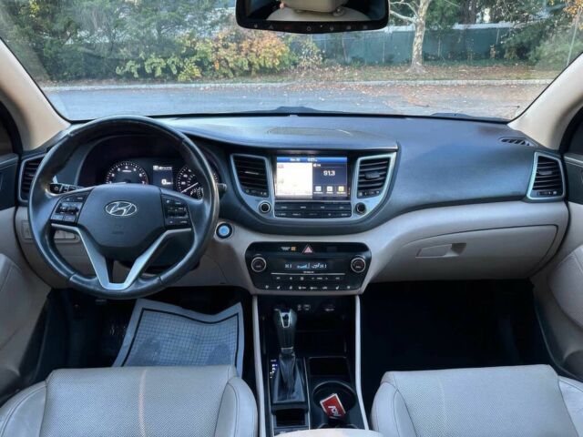 Красный Хендай Туксон, объемом двигателя 1.6 л и пробегом 37 тыс. км за 11550 $, фото 8 на Automoto.ua